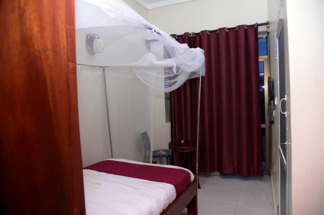 Golden View Hotel Ibanda Dış mekan fotoğraf