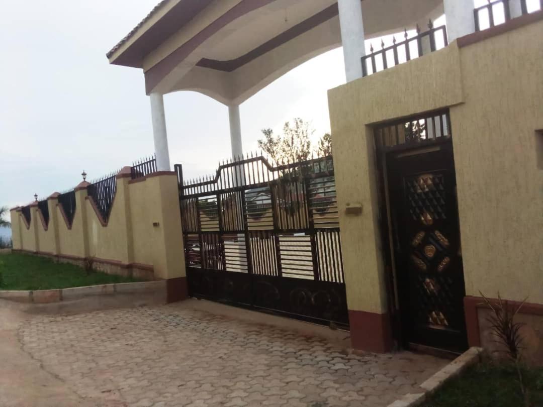 Golden View Hotel Ibanda Dış mekan fotoğraf